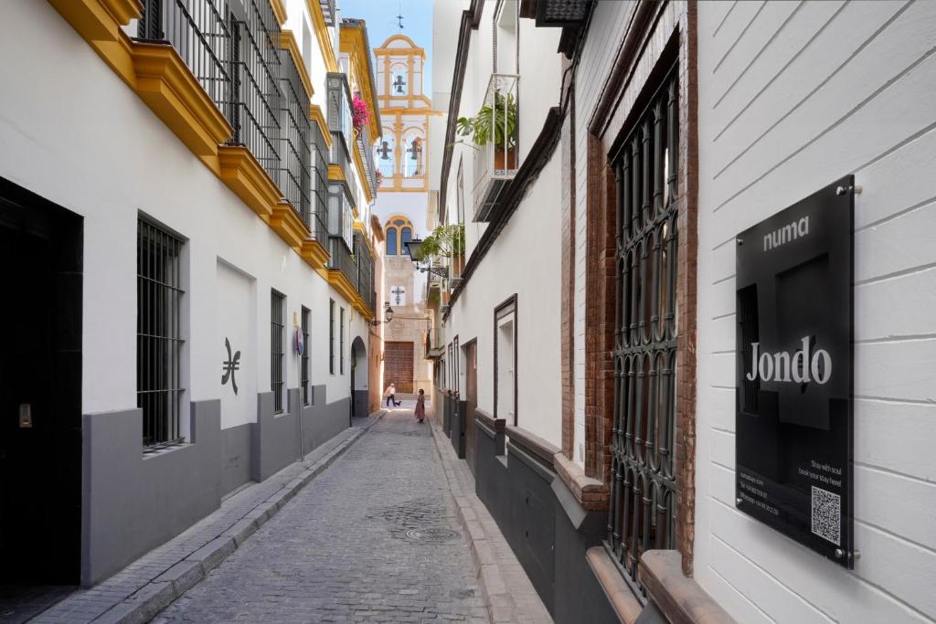 Sevilla Luxury Rentals - Horno Santa Cruz
