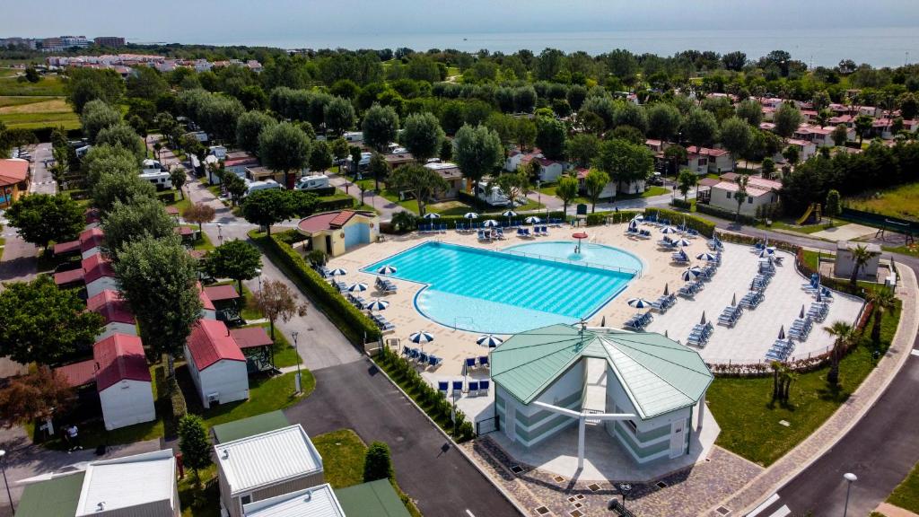 an overhead view of a pool at a resort at Camping Marelago in Caorle