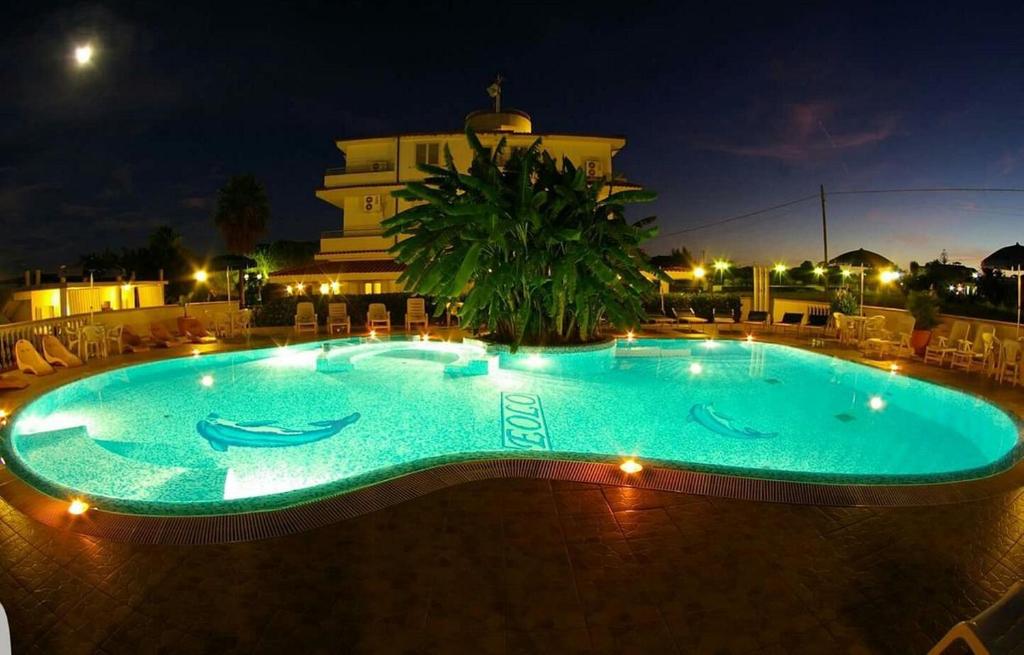 The swimming pool at or close to Graceland rooms and suites