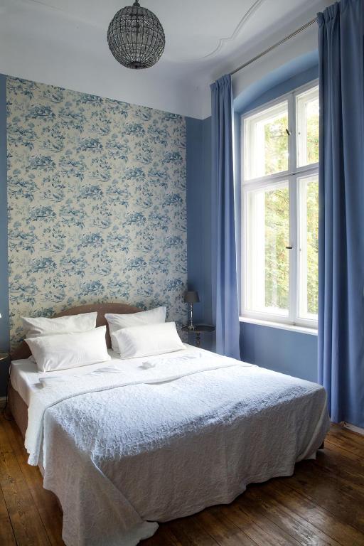 Postel nebo postele na pokoji v ubytování Hotel Art Nouveau am Kurfürstendamm