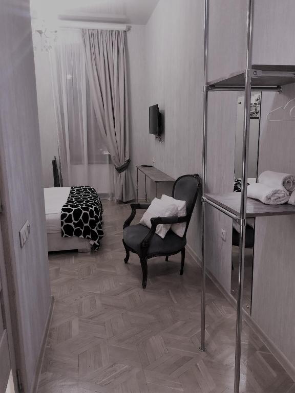 Postel nebo postele na pokoji v ubytování Brickwall Tbilisi-Tbilisi vibe