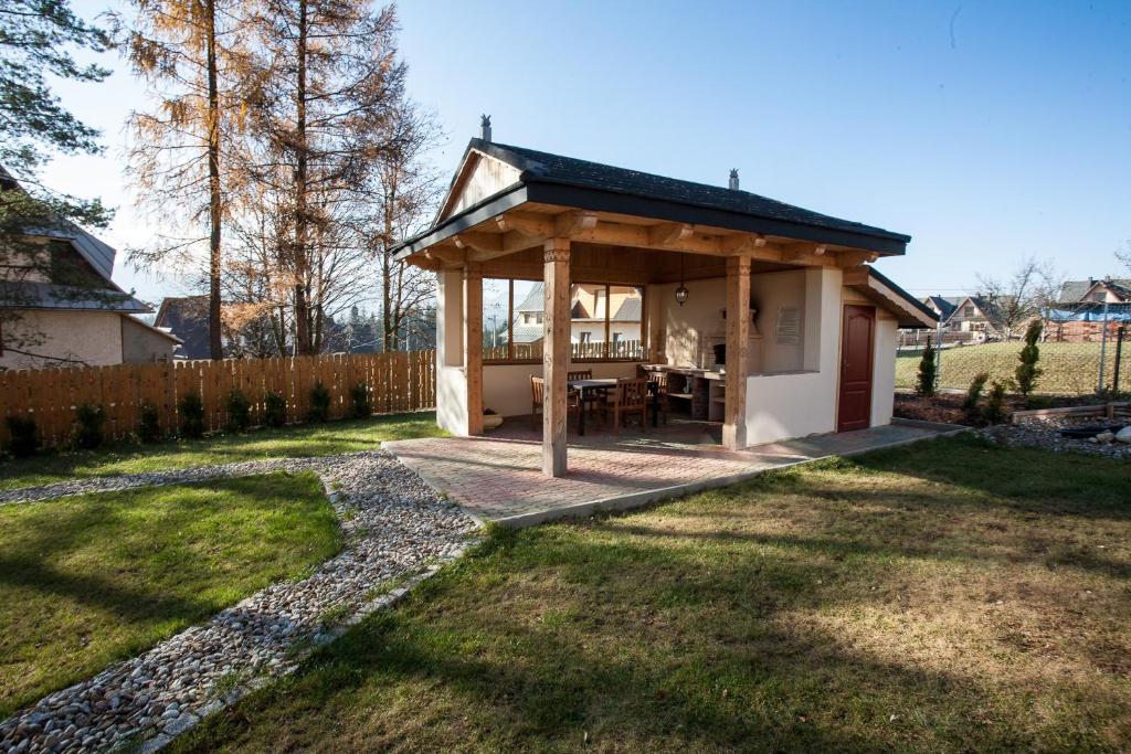 Vonkajšia záhrada v ubytovaní Apartament Panorama Tatry