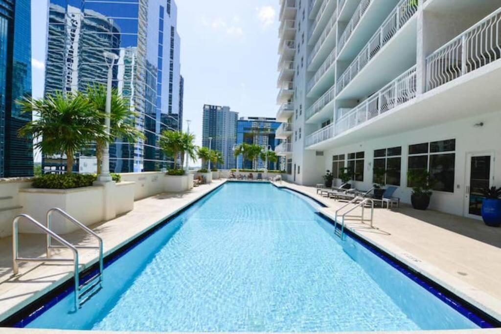 3 BEDROOM APT with Amazing View POOL and Amenities 3502