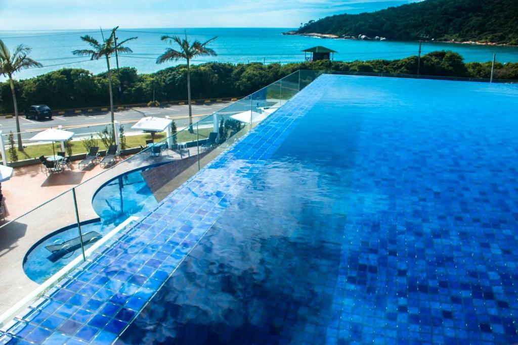 A piscina localizada em Reserva Praia Hotel ou nos arredores