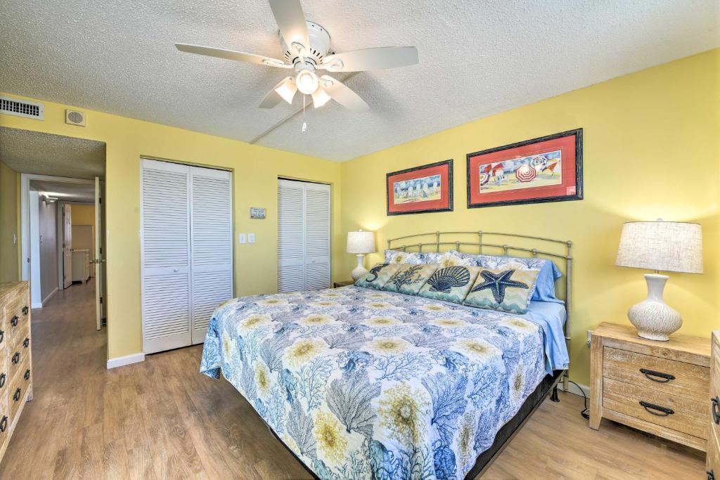 Ein Bett oder Betten in einem Zimmer der Unterkunft Beachfront PCB Escape with Free Beach Chair Services