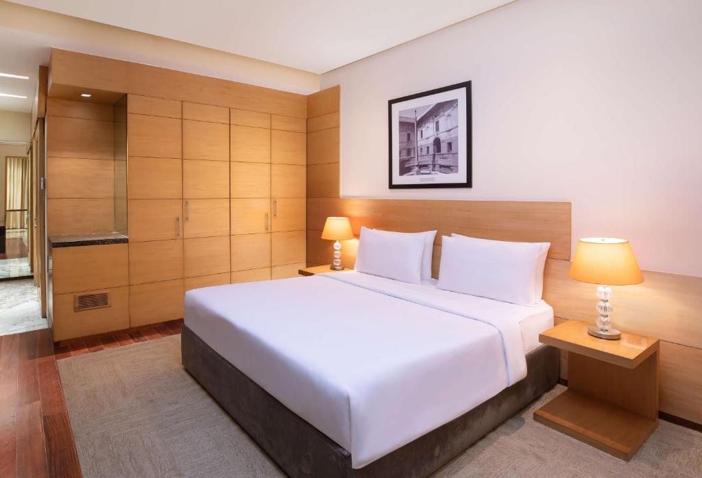 Postel nebo postele na pokoji v ubytování Radisson Blu Marina Hotel Connaught Place