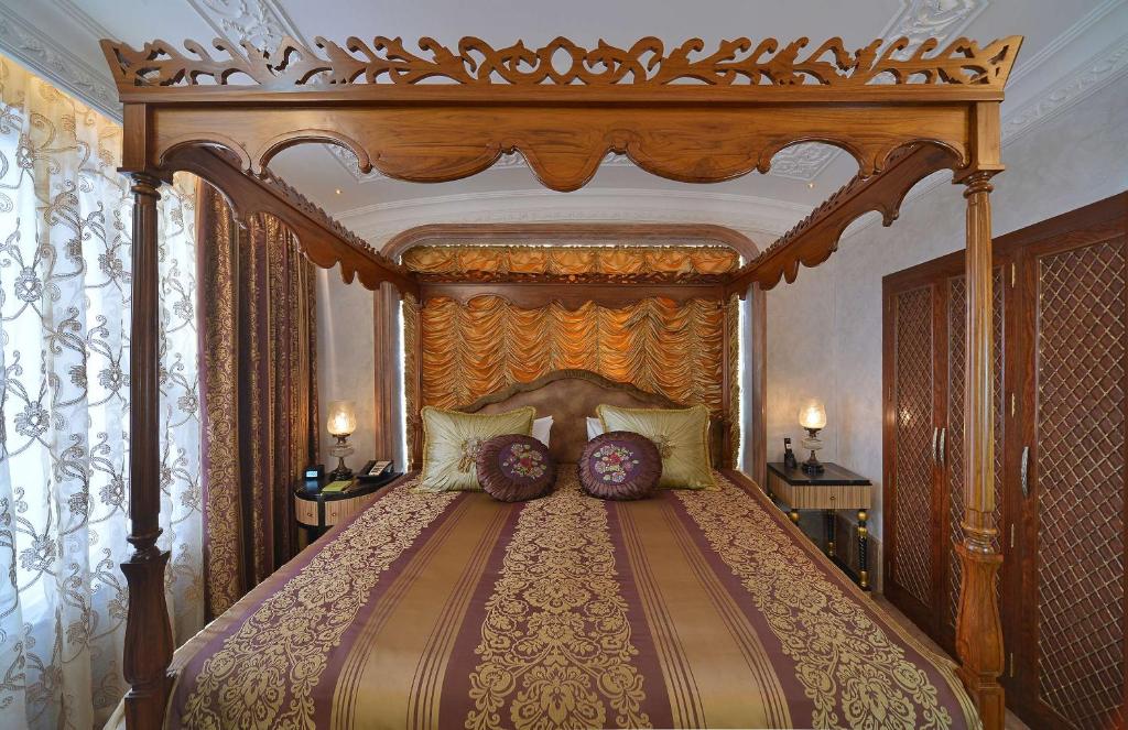 Postel nebo postele na pokoji v ubytování Radisson Blu MBD Hotel Noida