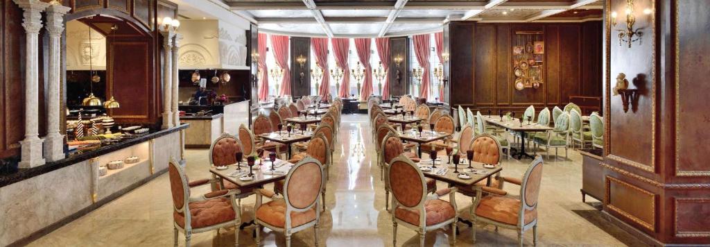 Restaurace v ubytování Radisson Blu MBD Hotel Noida