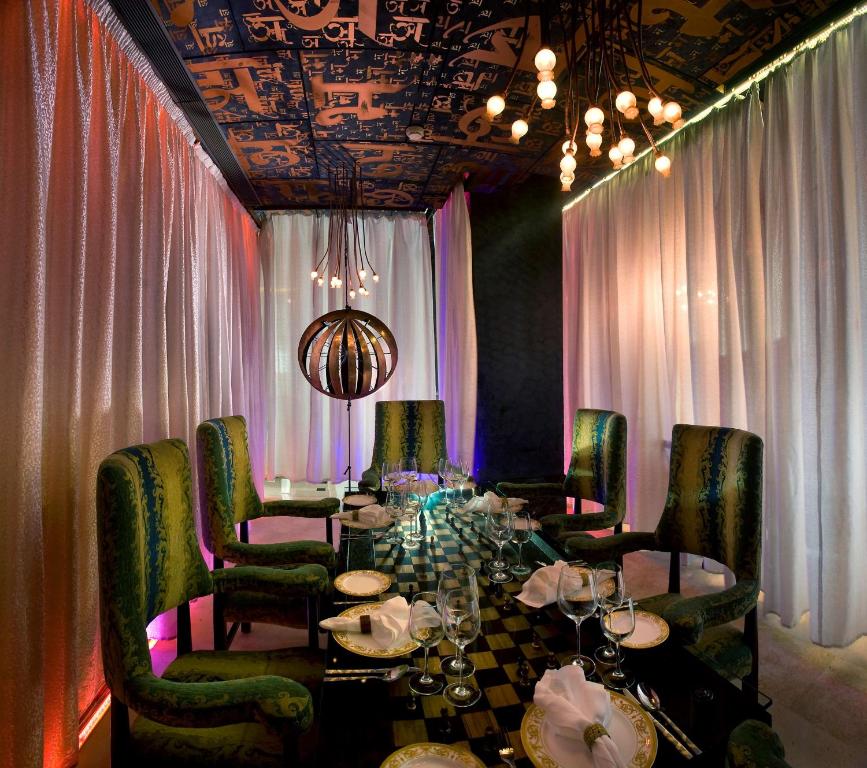 Posezení v ubytování Radisson Blu MBD Hotel Noida