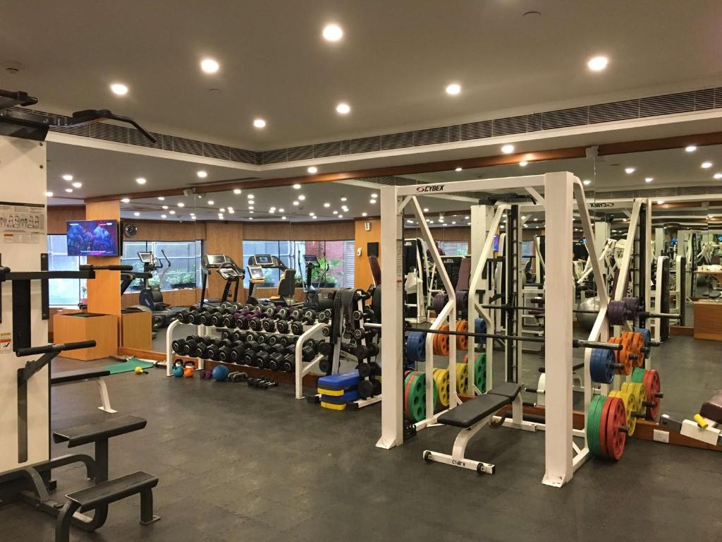 Fitness centrum a/nebo fitness zařízení v ubytování Radisson Blu MBD Hotel Noida