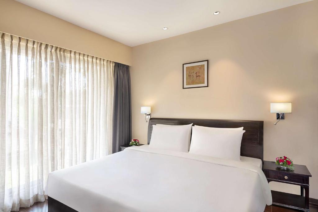 Radisson Blu Plaza Resort & Convention Centre Karjat - Deluxe Room With Balcony