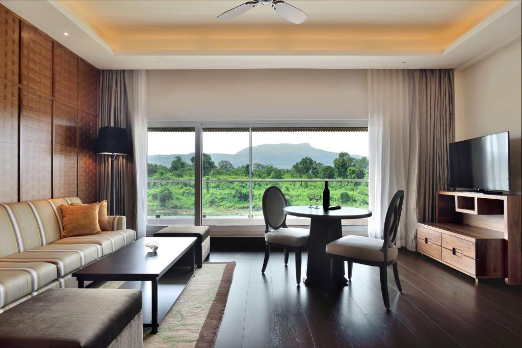 Radisson Blu Plaza Resort & Convention Centre Karjat - Deluxe Suite