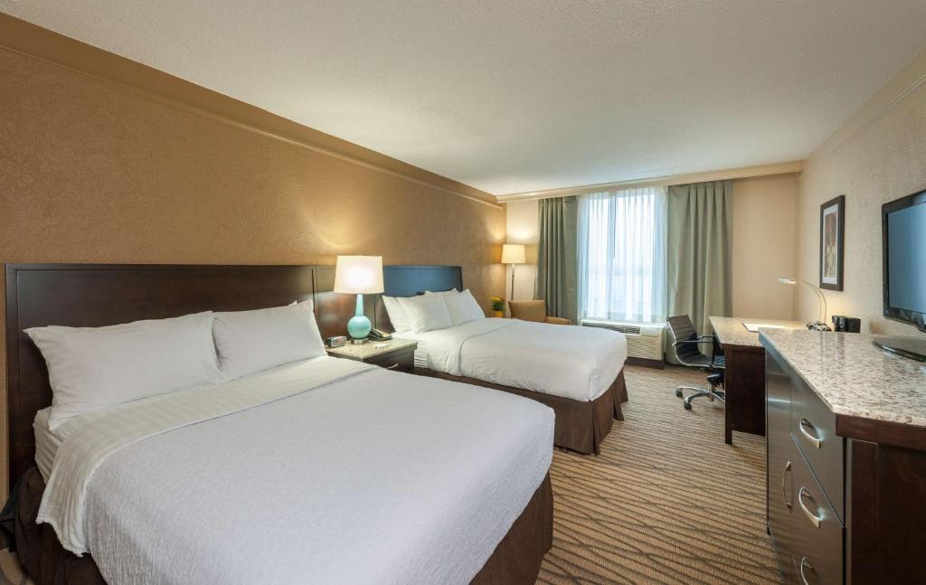 Best Western Plus Strongsville Cleveland - Queen Room Met Twee Queensize Bedden En Werkbureau - Niet -roken