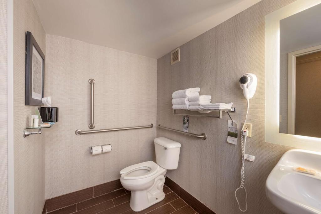 Best Western Plus Strongsville Cleveland - King Room Met Badkuip - Toegang Van Handicaps/niet -roken