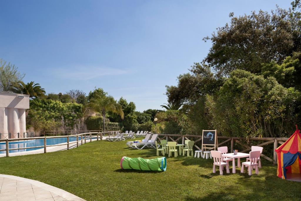 Bazén v ubytování Hotel Roma Aurelia Antica nebo v jeho okolí