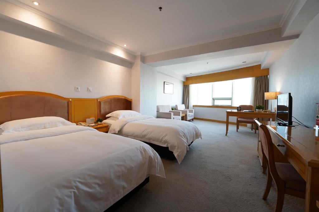 Postel nebo postele na pokoji v ubytování Baoding Zhong Yin Hotel
