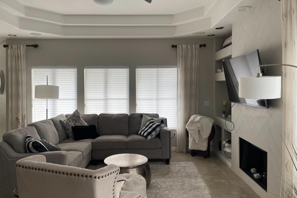 a living room with a couch and a fireplace at Golfer's Vista in Scottsdale