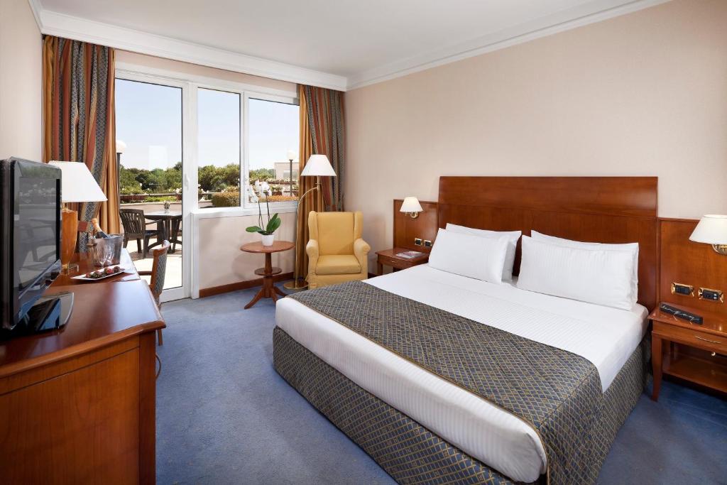 Postel nebo postele na pokoji v ubytování Hotel Roma Aurelia Antica