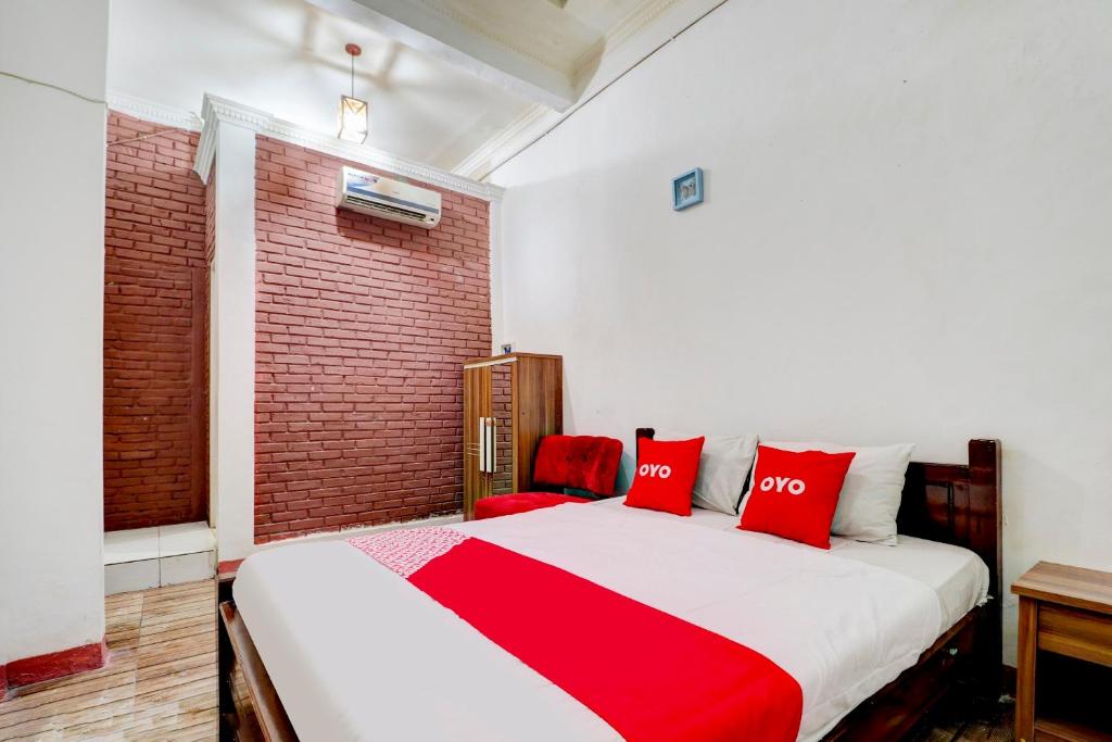 Cama o camas de una habitación en OYO 90712 Wisma Acidalia Syariah