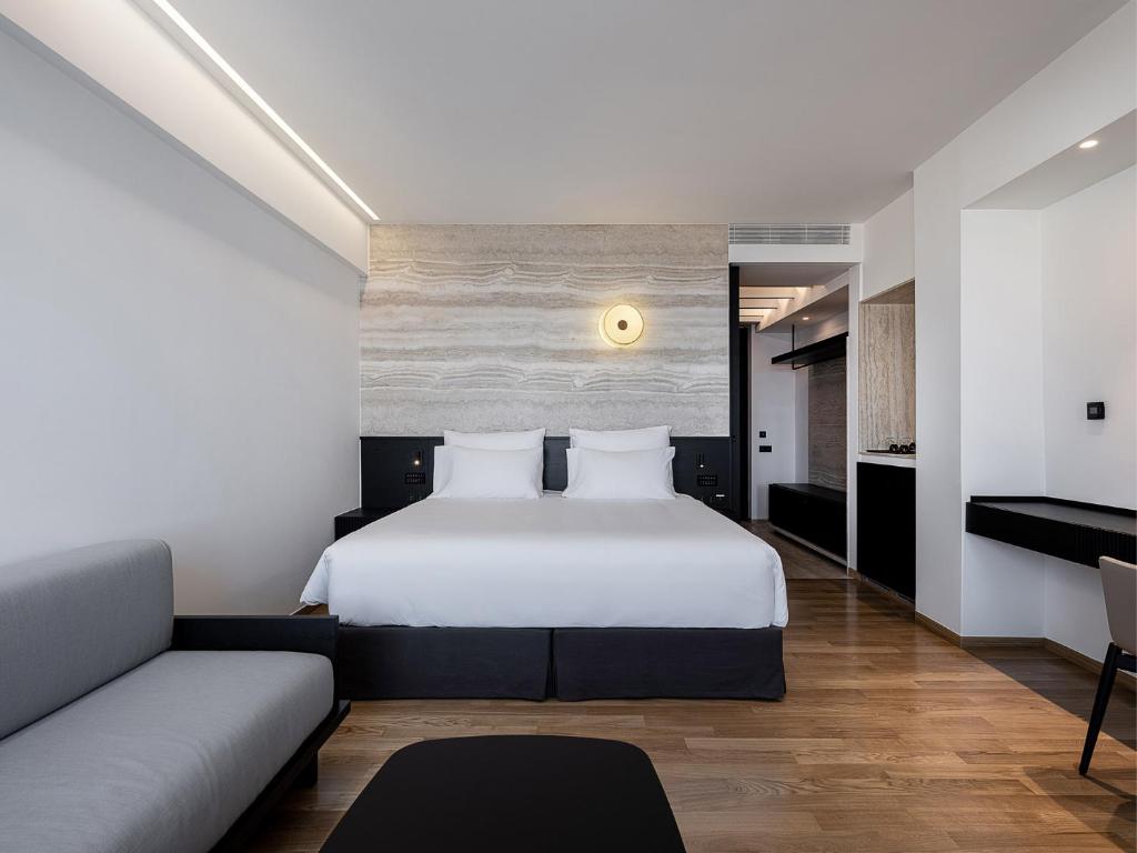 Postel nebo postele na pokoji v ubytování The Tanneries Hotel & Spa - a Member of Design Hotels