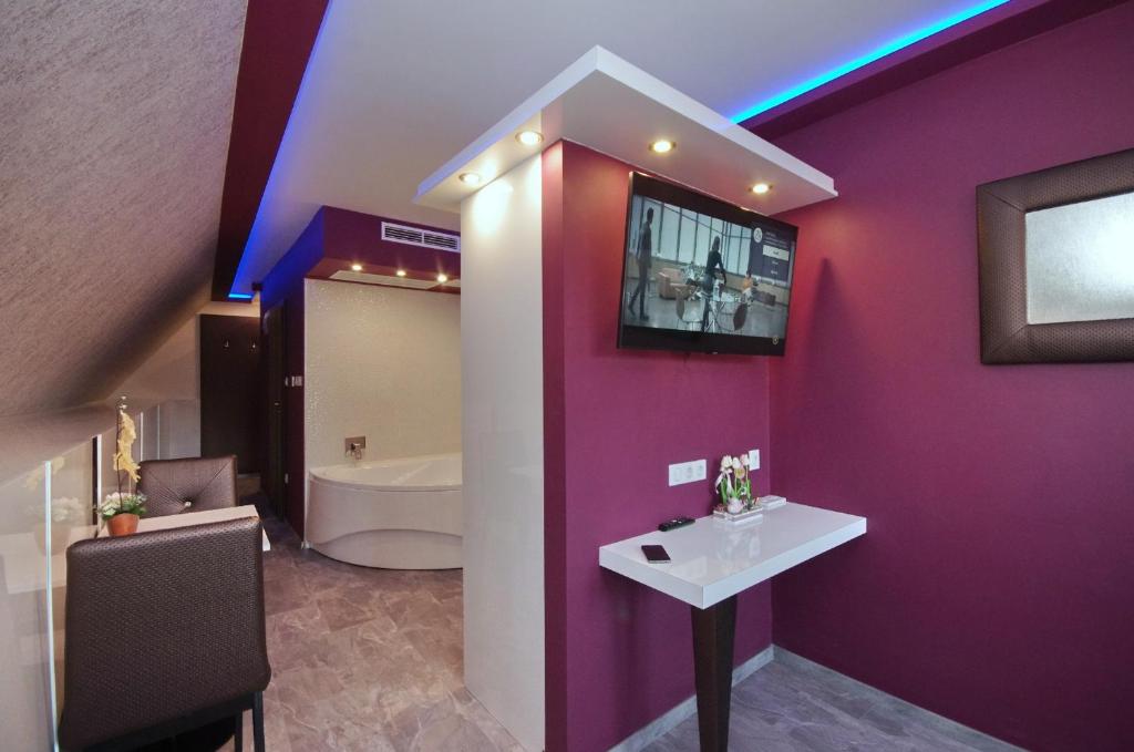 Várfürdő Panzió Gyula - Deluxe Double Room With Bath