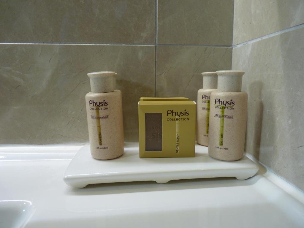 Comfort Suites & Rooms - 10