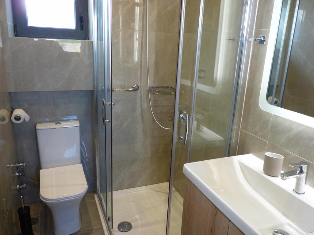 Comfort Suites & Rooms - 11