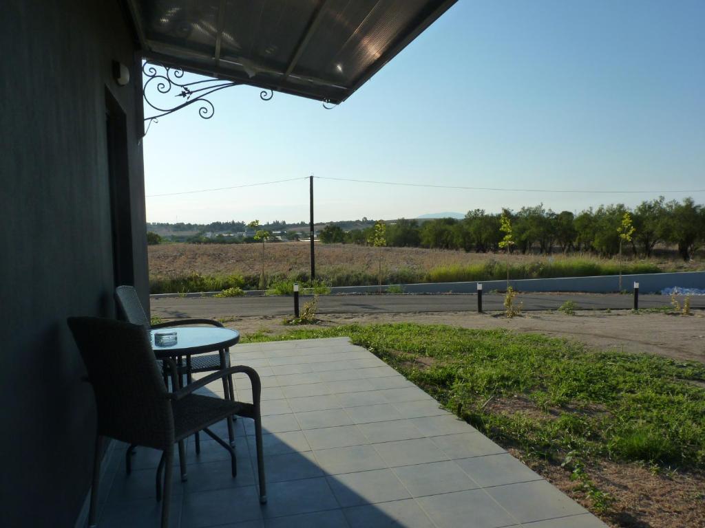 Comfort Suites & Rooms - 13