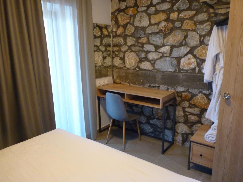 Comfort Suites & Rooms - 1