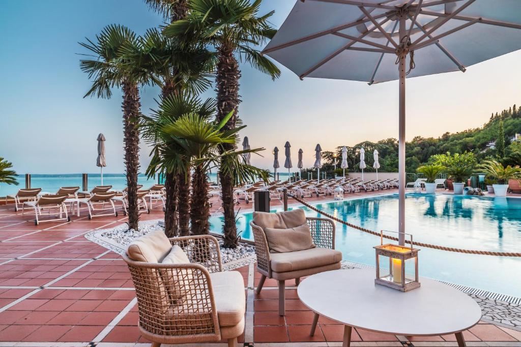 Bazén v ubytování Madrigale Panoramic Lifestyle & Soulful Hotel nebo v jeho okolí