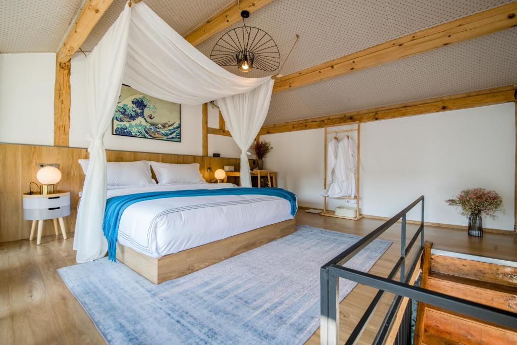 No Flowers Boutique Hostel - A06双链套件（24小时接送服务）