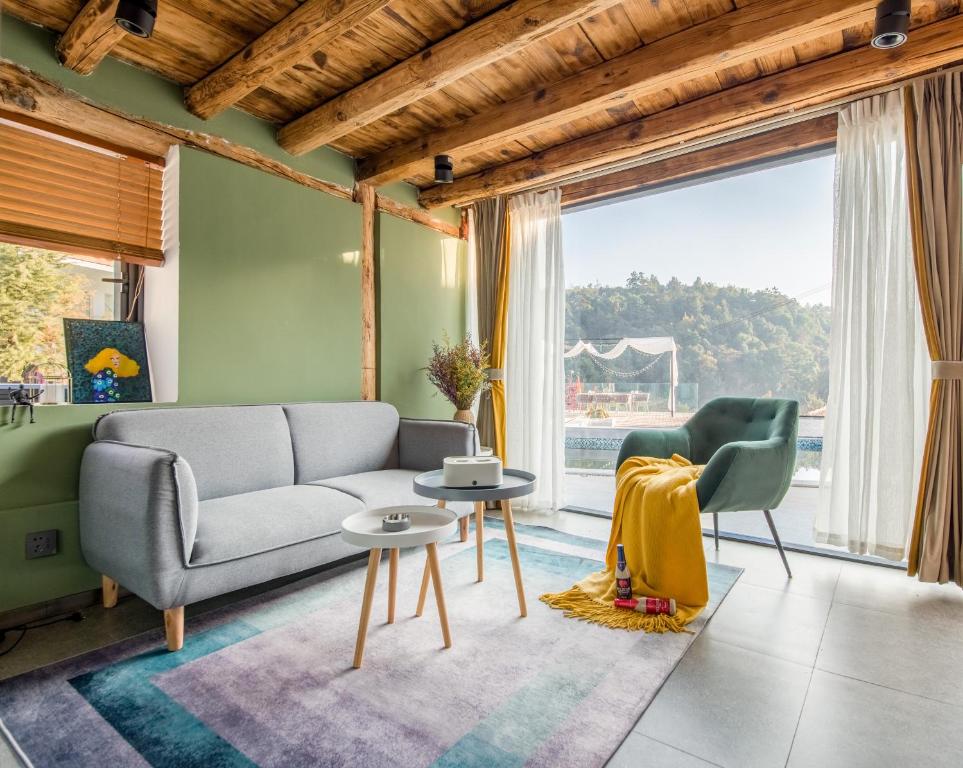 No Flowers Boutique Hostel - X90上级双工套件（24小时接送服务）