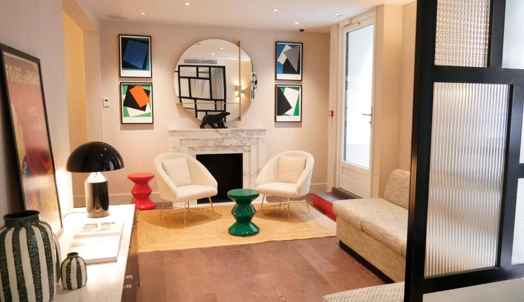 Posezení v ubytování Hôtel Moderniste