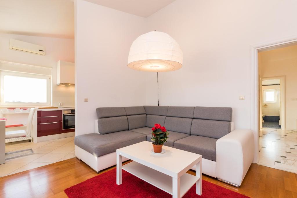 a living room with a couch and a table at SEA VIEW APARTMENT in Ližnjan