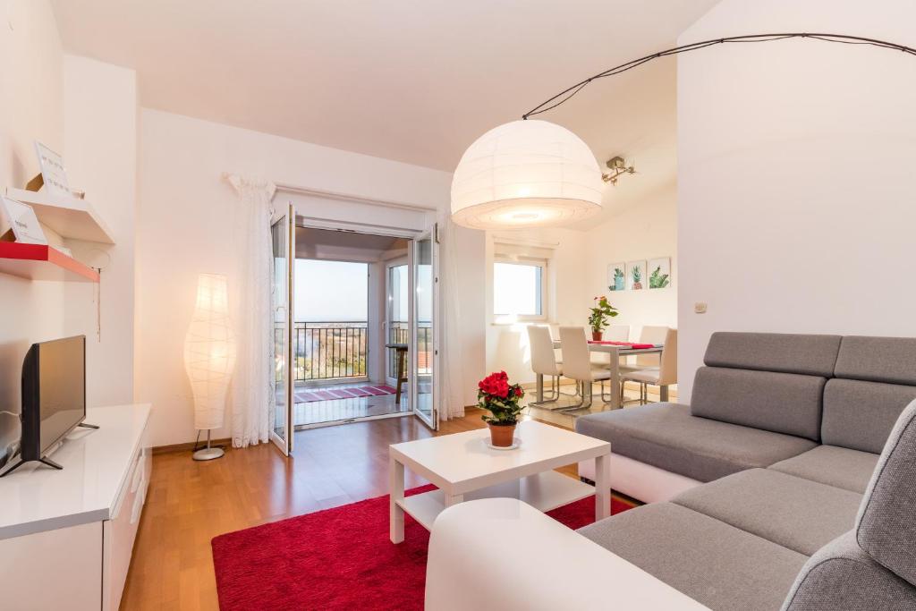 a living room with a couch and a table at SEA VIEW APARTMENT in Ližnjan