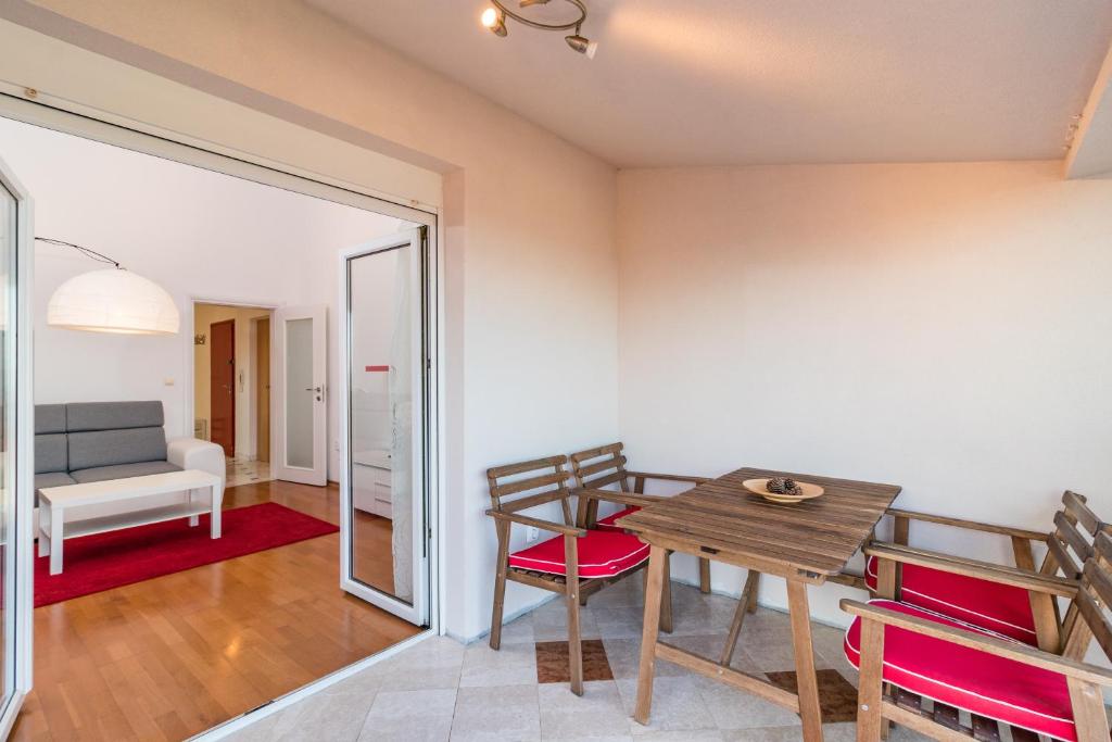 a dining room with a table and chairs and a couch at SEA VIEW APARTMENT in Ližnjan