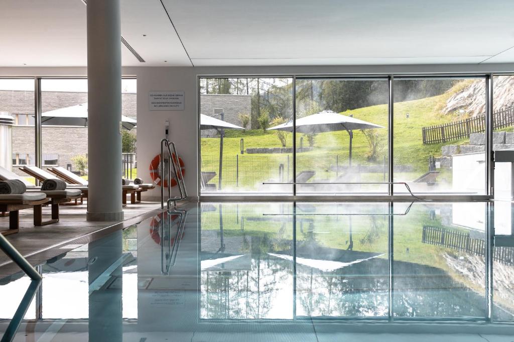 Bassein majutusasutuses AlpenGold Hotel Davos või selle lähedal