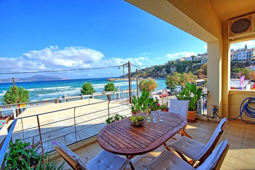 Балкон или терраса в Houses By The Sea - 50 m from the beach by PosarelliVillas