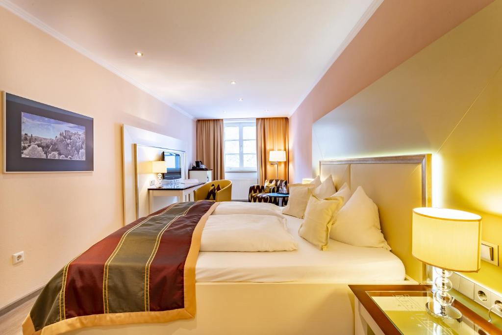 Postel nebo postele na pokoji v ubytování Hotel Residenz Passau