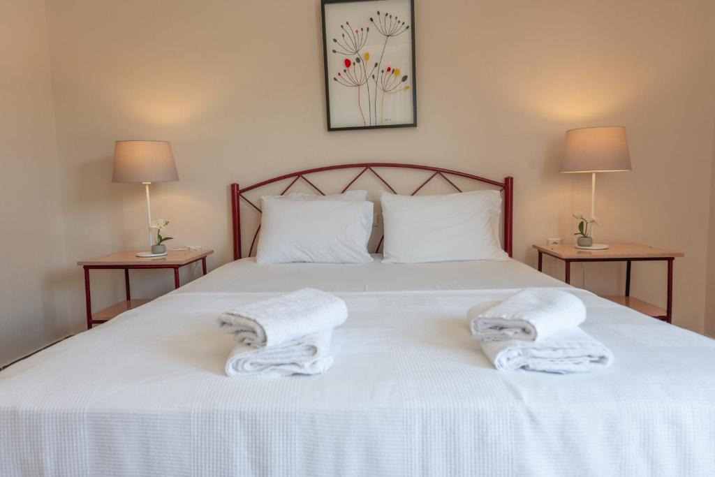 A bed or beds in a room at Lns Vip Villas