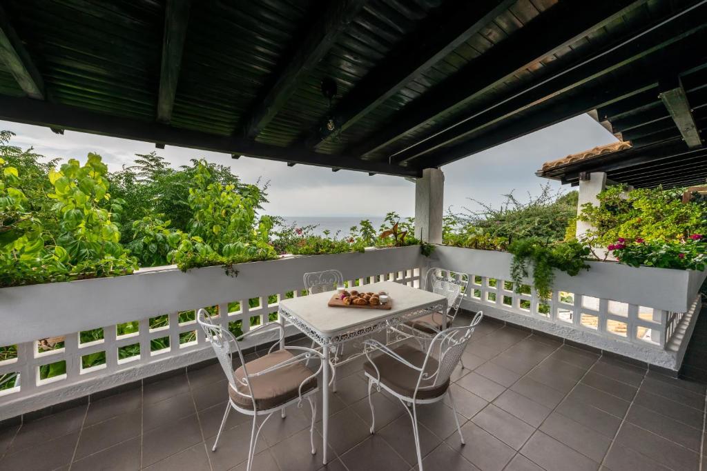 A balcony or terrace at Lns Vip Villas