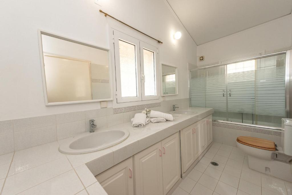 A bathroom at Lns Vip Villas