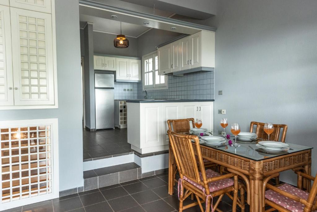 A kitchen or kitchenette at Lns Vip Villas