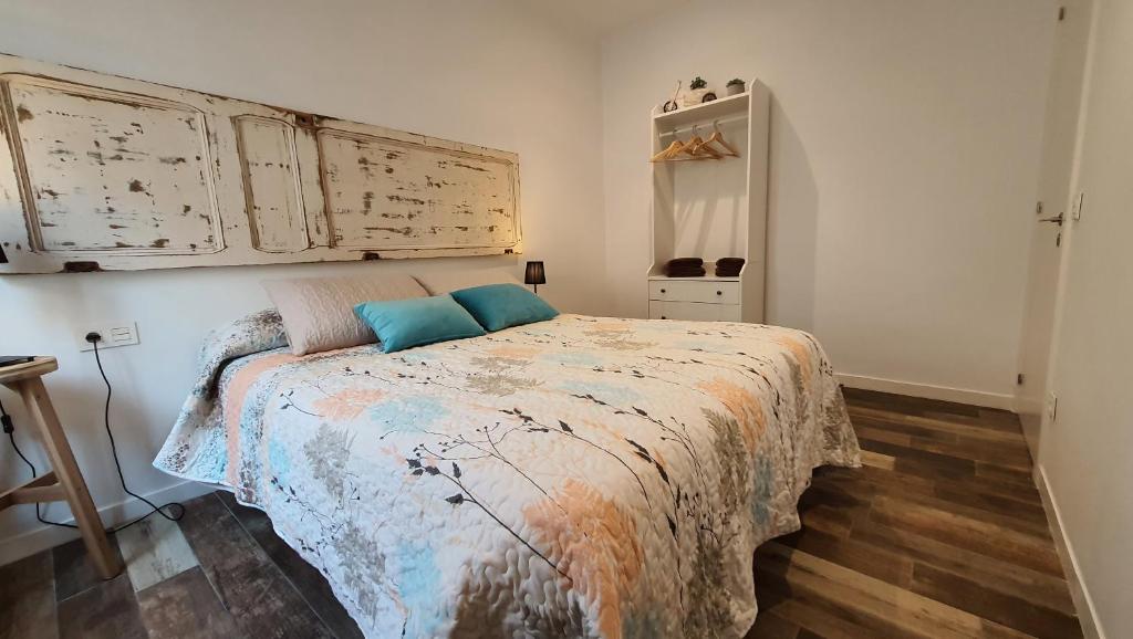 A bed or beds in a room at Ca La Fustereta