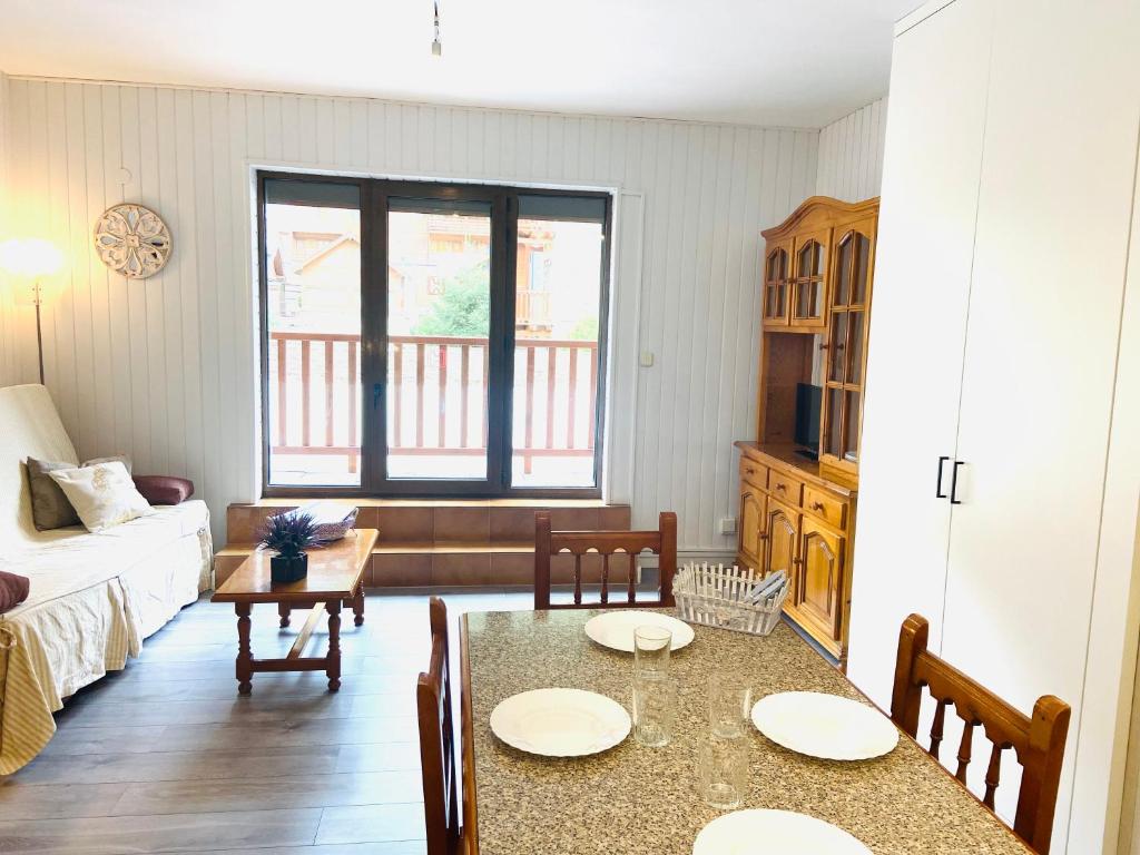 Posezení v ubytování Apartamentos Valle de Inclés MIKKA 3000