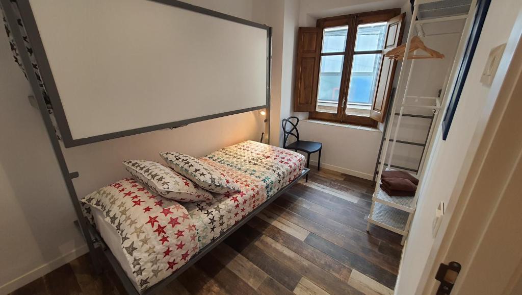 A bed or beds in a room at Ca La Fustereta