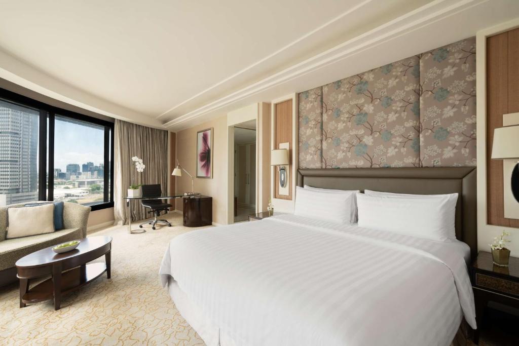 Postel nebo postele na pokoji v ubytování Edsa Shangri-La, Manila