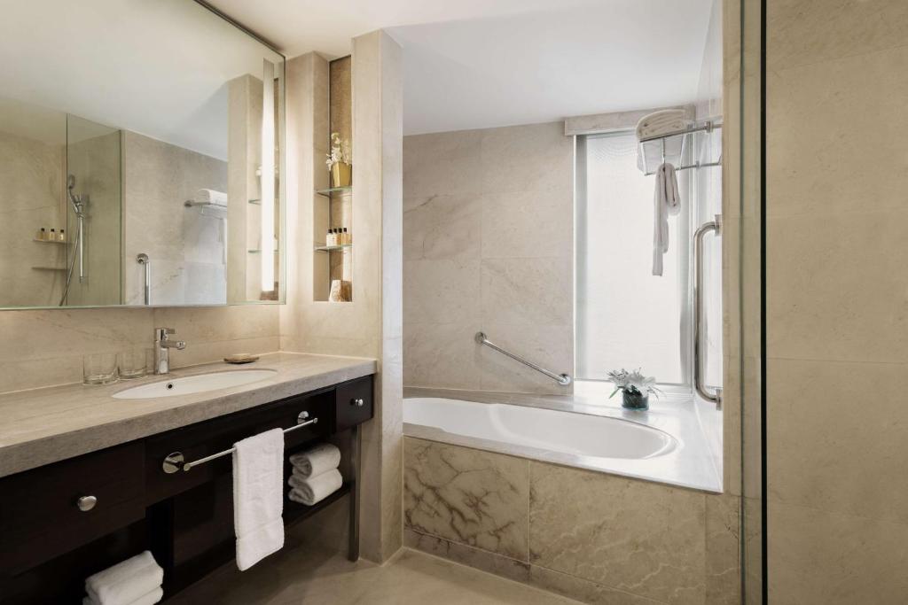 Koupelna v ubytování Edsa Shangri-La, Manila