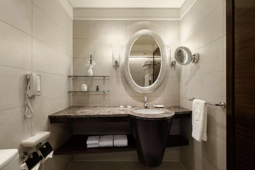 Koupelna v ubytování Edsa Shangri-La, Manila