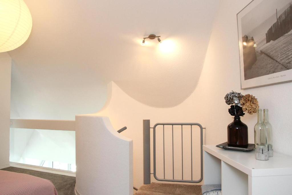 Postel nebo postele na pokoji v ubytování Ferienwohnung Seeloft mit Balkon und Seeblick